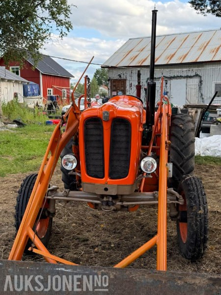 Fiat 411r med bakmontert skjær og frontlaster - Traktor: gambar 4 Fiat 411r med bakmontert skjær og frontlaster - Traktor: gambar 4