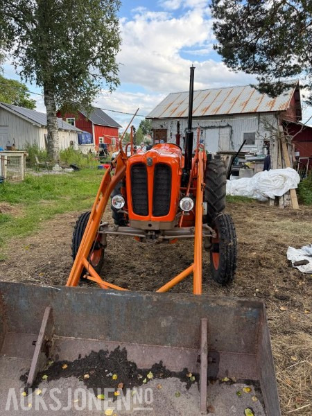 Fiat 411r med bakmontert skjær og frontlaster - Traktor: gambar 3 Fiat 411r med bakmontert skjær og frontlaster - Traktor: gambar 3