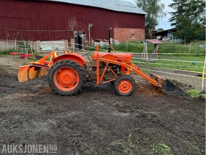 Fiat 411r med bakmontert skjær og frontlaster - Traktor: gambar 1 Fiat 411r med bakmontert skjær og frontlaster - Traktor: gambar 1