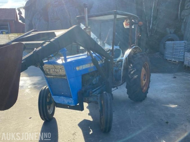 Ford 2000 TRAKTOR MED LASTER SKUFFE KRAFTUTTAK OG 3 PUNKT - Traktor: gambar 2 Ford 2000 TRAKTOR MED LASTER SKUFFE KRAFTUTTAK OG 3 PUNKT - Traktor: gambar 2