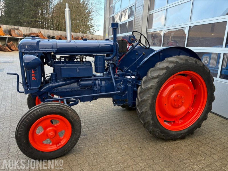 Ford Fordson-Stegamajor E27N - Traktor: gambar 3 Ford Fordson-Stegamajor E27N - Traktor: gambar 3