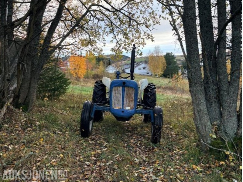 Ford dexta - Traktor: gambar 3 Ford dexta - Traktor: gambar 3