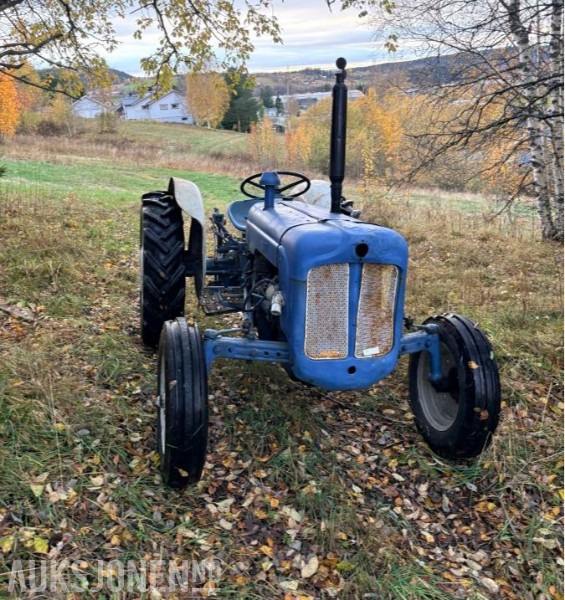 Ford dexta - Traktor: gambar 1 Ford dexta - Traktor: gambar 1