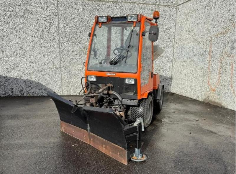 2002 Holder C240 Traktorregistrert redskapsbærer med 4x4 brøyteskjær og strøer - Kendaraan Kota/ Khusus: gambar 1 2002 Holder C240 Traktorregistrert redskapsbærer med 4x4 brøyteskjær og strøer - Kendaraan Kota/ Khusus: gambar 1