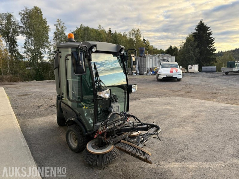 2013 Kärcher Feiemaskin/multimaskin lite brukt - Kendaraan Kota/ Khusus: gambar 3 2013 Kärcher Feiemaskin/multimaskin lite brukt - Kendaraan Kota/ Khusus: gambar 3