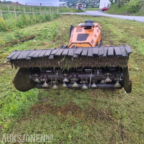 Berti E-trail - Fjernstyrt beltedrevet beitepusser/slagklipper - Klippebredde 130 cm - Kendaraan Kota/ Khusus: gambar 4 Berti E-trail - Fjernstyrt beltedrevet beitepusser/slagklipper - Klippebredde 130 cm - Kendaraan Kota/ Khusus: gambar 4