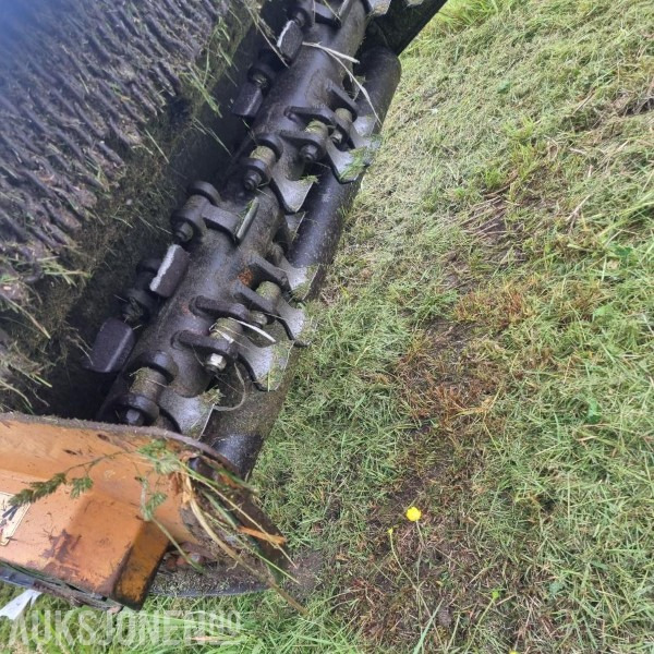 Berti E-trail - Fjernstyrt beltedrevet beitepusser/slagklipper - Klippebredde 130 cm - Kendaraan Kota/ Khusus: gambar 5 Berti E-trail - Fjernstyrt beltedrevet beitepusser/slagklipper - Klippebredde 130 cm - Kendaraan Kota/ Khusus: gambar 5