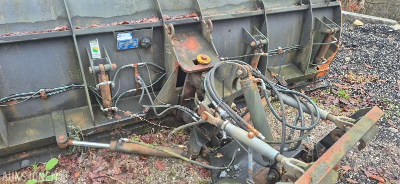 2004 Steinsland KBS 3300 brøyteskjær - Lampiran untuk Peralatan konstruksi: gambar 3 2004 Steinsland KBS 3300 brøyteskjær - Lampiran untuk Peralatan konstruksi: gambar 3