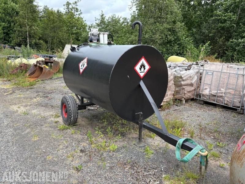 Peralatan pertanian 1980 Dieseltank 2500: gambar 1