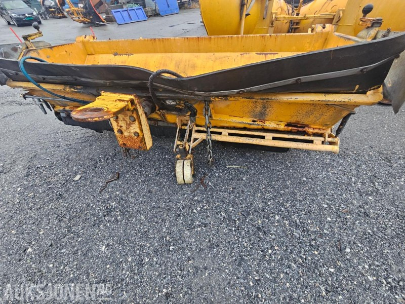 1991 Falköping Sandstrøer / Slepestrøer med hjul - Slepefeste - Type B10LU - 1 m3 - Peralatan pertanian: gambar 3 1991 Falköping Sandstrøer / Slepestrøer med hjul - Slepefeste - Type B10LU - 1 m3 - Peralatan pertanian: gambar 3