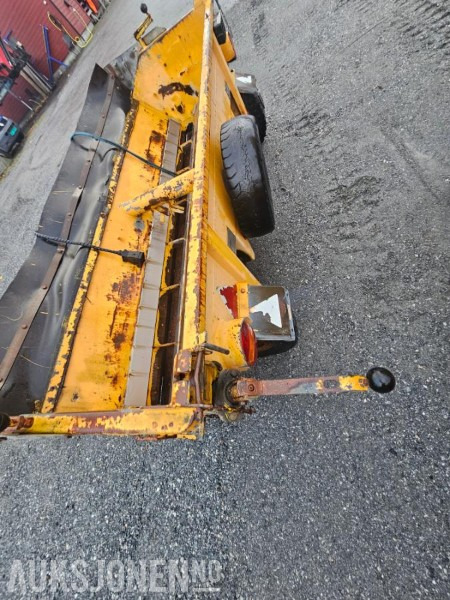 1991 Falköping Sandstrøer / Slepestrøer med hjul - Slepefeste - Type B10LU - 1 m3 - Peralatan pertanian: gambar 5 1991 Falköping Sandstrøer / Slepestrøer med hjul - Slepefeste - Type B10LU - 1 m3 - Peralatan pertanian: gambar 5