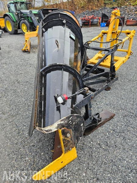 1992 Øveraasen diagonalplog DL 285 B - Største bredde 2900 mm - Med parallellogram - Hydraulisk løft - Peralatan pertanian: gambar 2 1992 Øveraasen diagonalplog DL 285 B - Største bredde 2900 mm - Med parallellogram - Hydraulisk løft - Peralatan pertanian: gambar 2