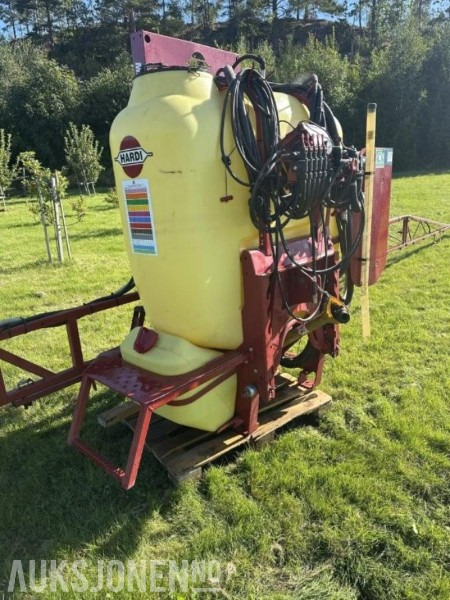 2004 Hardi 85001000 Master serial no 9262 year 2004 - Peralatan pertanian: gambar 1 2004 Hardi 85001000 Master serial no 9262 year 2004 - Peralatan pertanian: gambar 1