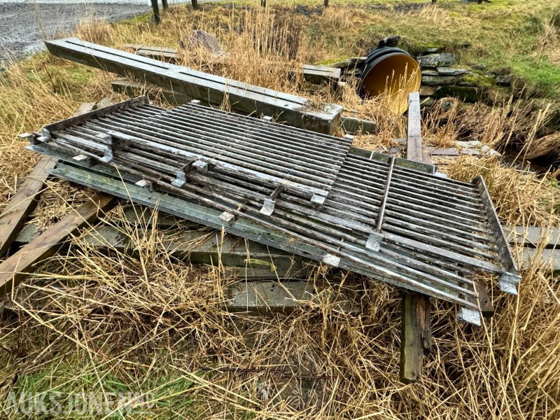Firkantstålrister / gjødselrister for storfe - 3 stk på 1,2 meter og 5 stk på 2,4 meter - Peralatan pertanian: gambar 3 Firkantstålrister / gjødselrister for storfe - 3 stk på 1,2 meter og 5 stk på 2,4 meter - Peralatan pertanian: gambar 3