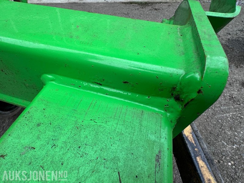 Lite brukt løftearm til Avant 630 - Peralatan pertanian: gambar 2 Lite brukt løftearm til Avant 630 - Peralatan pertanian: gambar 2