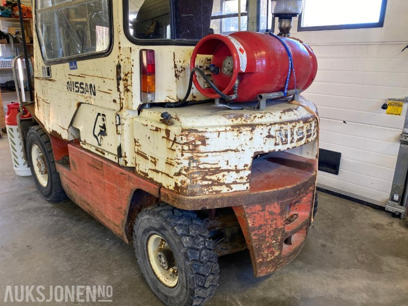 1994 Nissan propan Truck - Peralatan untuk menangani material: gambar 4 1994 Nissan propan Truck - Peralatan untuk menangani material: gambar 4