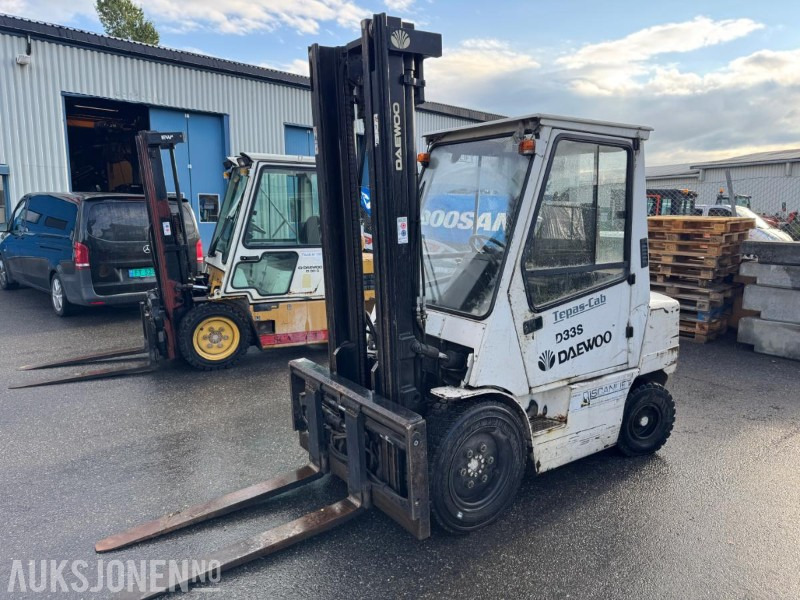 Peralatan untuk menangani material 2004 Daewoo D335-3 truck: gambar 1