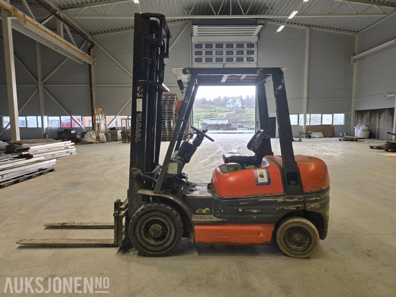 Toyota 02-6fdf25 gaffeltruck - Peralatan untuk menangani material: gambar 2 Toyota 02-6fdf25 gaffeltruck - Peralatan untuk menangani material: gambar 2