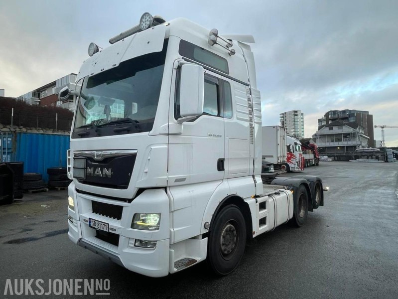 2016 MAN TGX 28.560 Trekkvogn 6X2 - 3 akslet - 560 hk. - 401154 km. - Tractor head: gambar 1 2016 MAN TGX 28.560 Trekkvogn 6X2 - 3 akslet - 560 hk. - 401154 km. - Tractor head: gambar 1