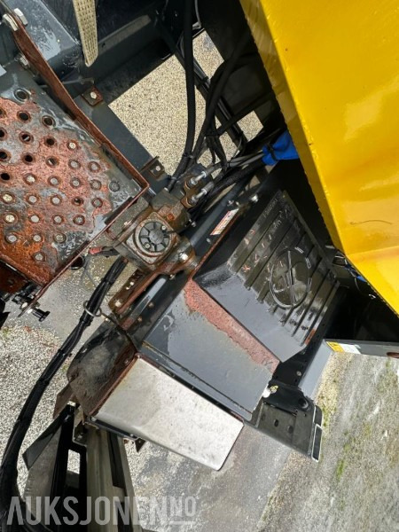 Truk 2015 Schmidt Stratos B90 sand/salt spreder lastebilmontert - 9 m3 kapasitet: gambar 20 Truk 2015 Schmidt Stratos B90 sand/salt spreder lastebilmontert - 9 m3 kapasitet: gambar 20