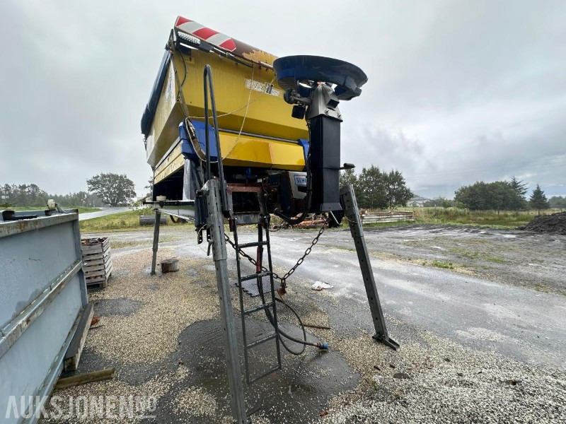 Truk 2015 Schmidt Stratos B90 sand/salt spreder lastebilmontert - 9 m3 kapasitet: gambar 8 Truk 2015 Schmidt Stratos B90 sand/salt spreder lastebilmontert - 9 m3 kapasitet: gambar 8