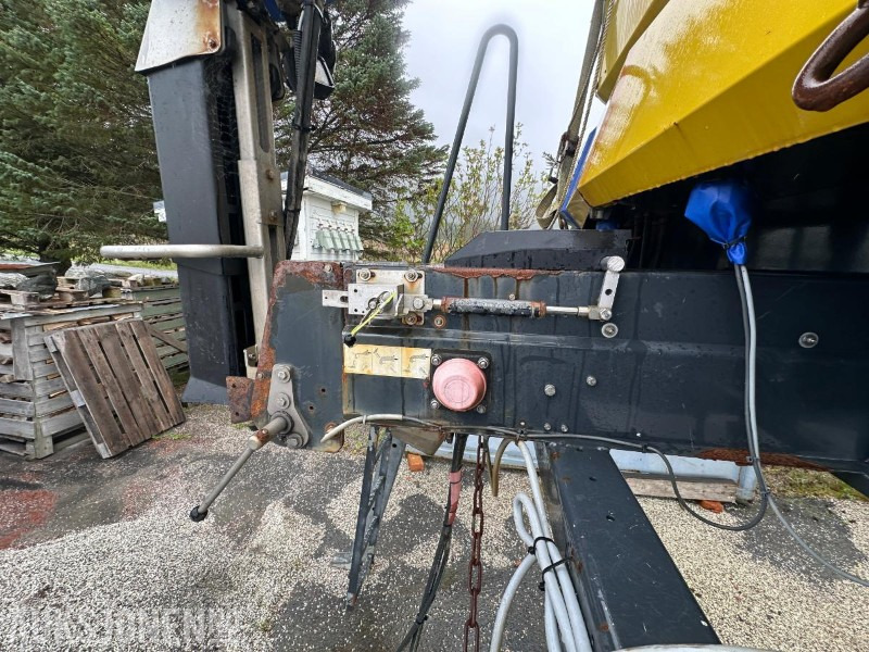 Truk 2015 Schmidt Stratos B90 sand/salt spreder lastebilmontert - 9 m3 kapasitet: gambar 18 Truk 2015 Schmidt Stratos B90 sand/salt spreder lastebilmontert - 9 m3 kapasitet: gambar 18