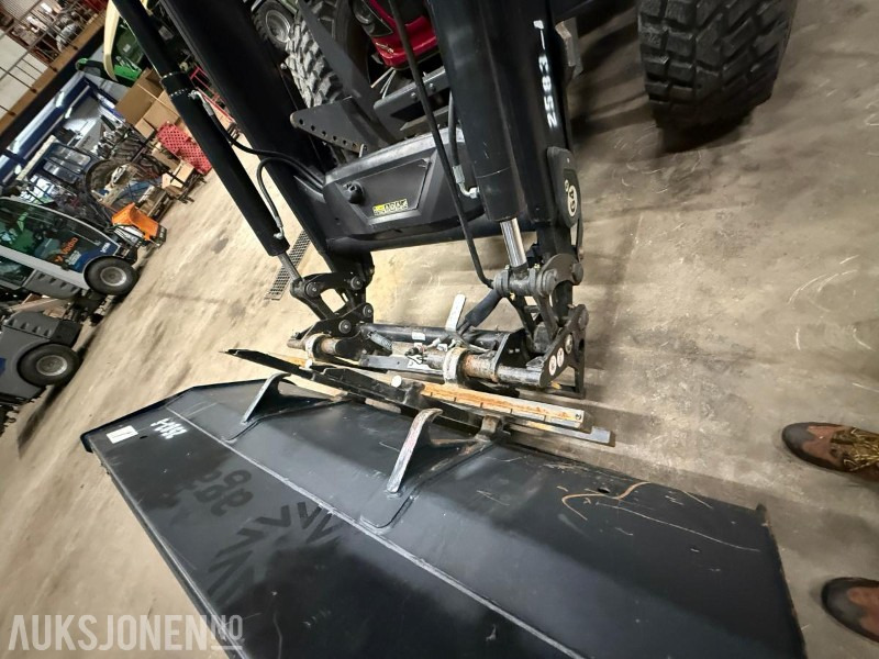 Valtra A104 m Laster, skuffe og pallegaffel - Traktor: gambar 3 Valtra A104 m Laster, skuffe og pallegaffel - Traktor: gambar 3