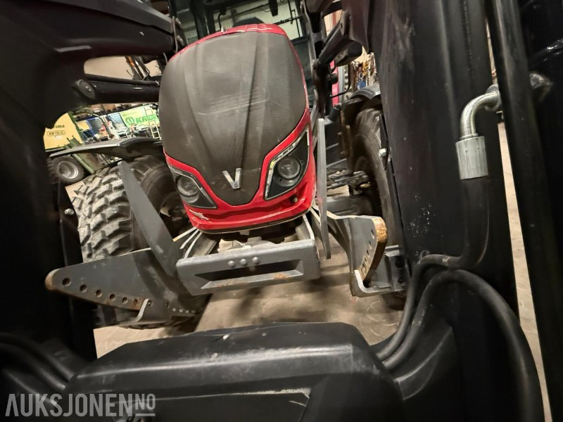 Valtra A104 m Laster, skuffe og pallegaffel - Traktor: gambar 4 Valtra A104 m Laster, skuffe og pallegaffel - Traktor: gambar 4