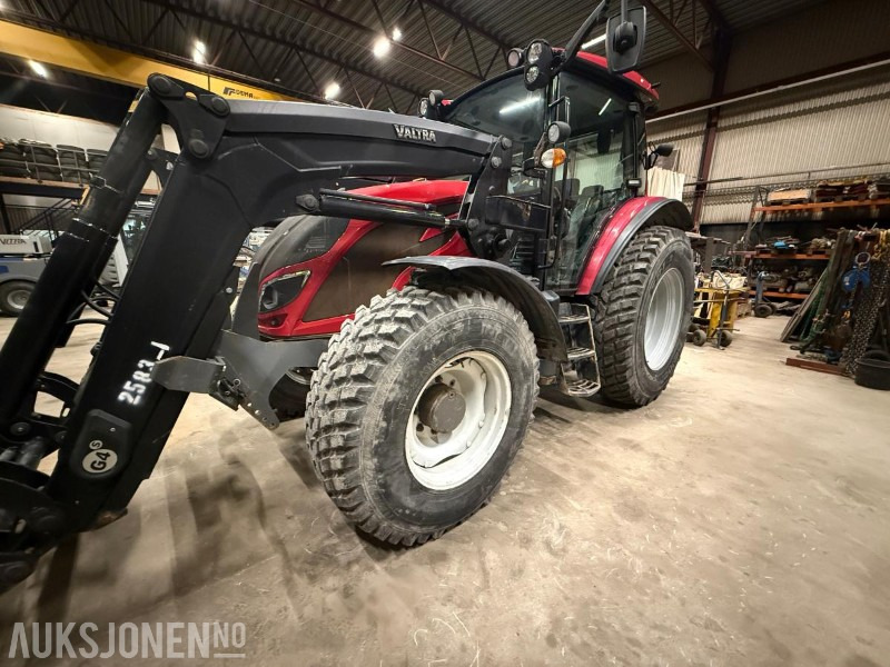 Valtra A104 m Laster, skuffe og pallegaffel - Traktor: gambar 2 Valtra A104 m Laster, skuffe og pallegaffel - Traktor: gambar 2