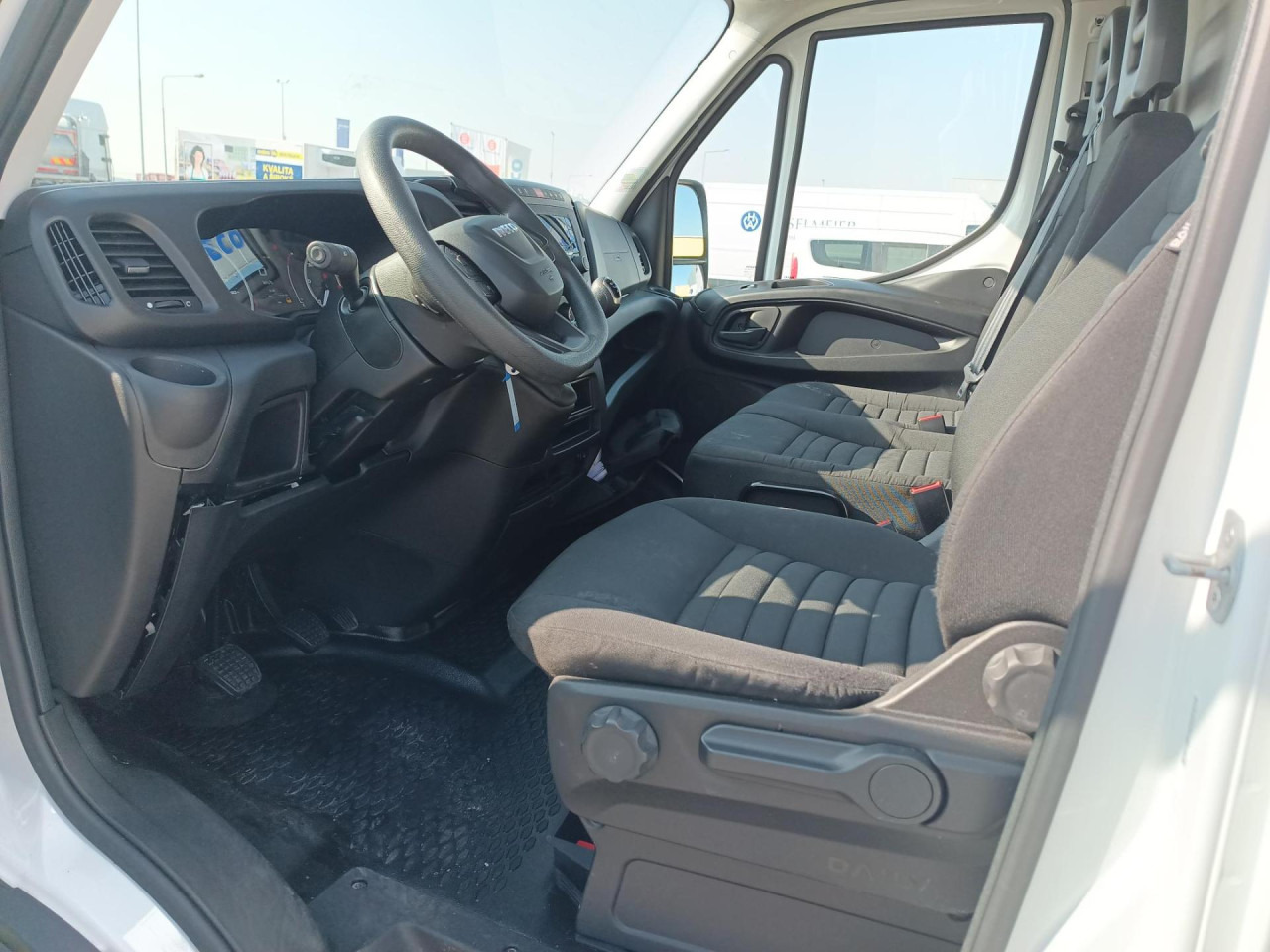 IVECO Daily 35C16H - Van box: gambar 3 IVECO Daily 35C16H - Van box: gambar 3