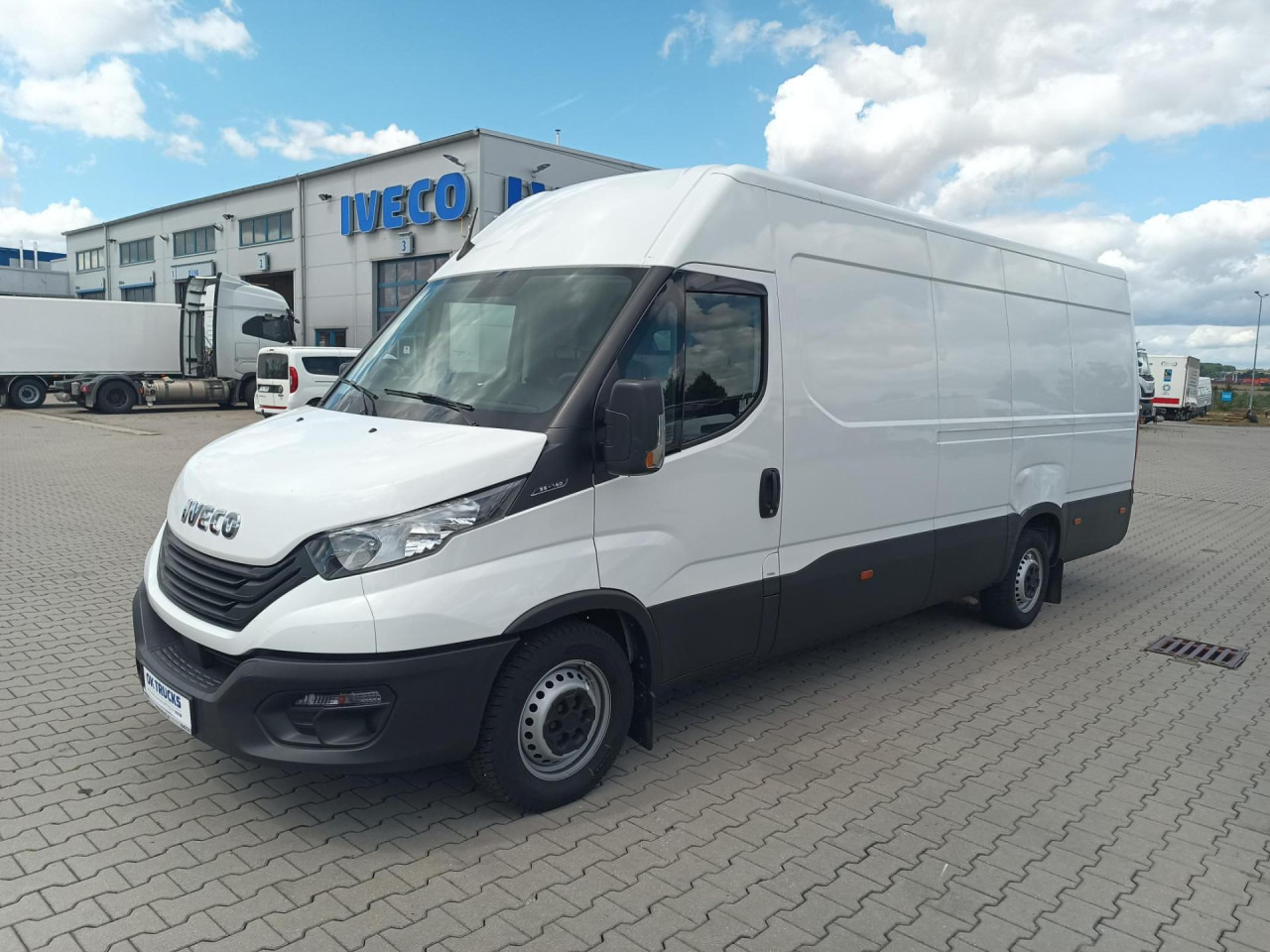 IVECO Daily 35S16V - Van panel: gambar 1 IVECO Daily 35S16V - Van panel: gambar 1