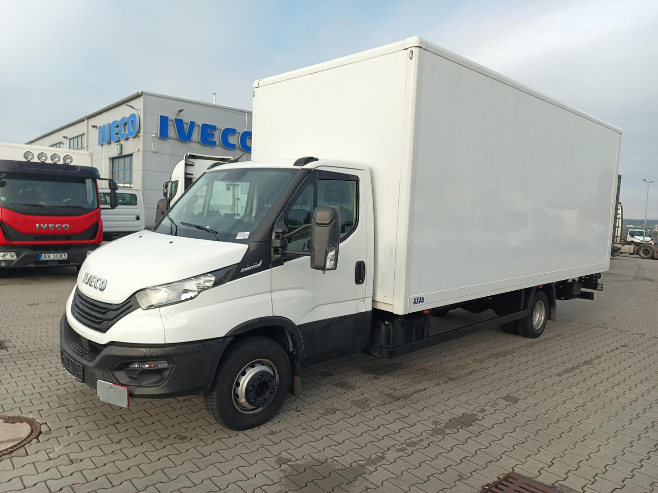 IVECO Daily 70C18A8 - Van box: gambar 1 IVECO Daily 70C18A8 - Van box: gambar 1