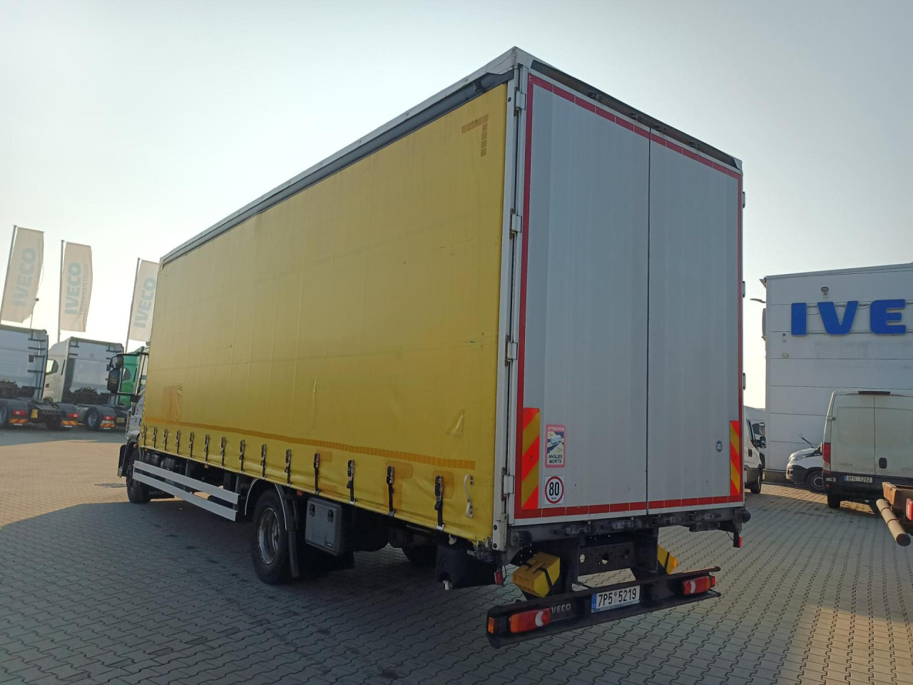 Truk flatbed IVECO Eurocargo 140E25P: gambar 11