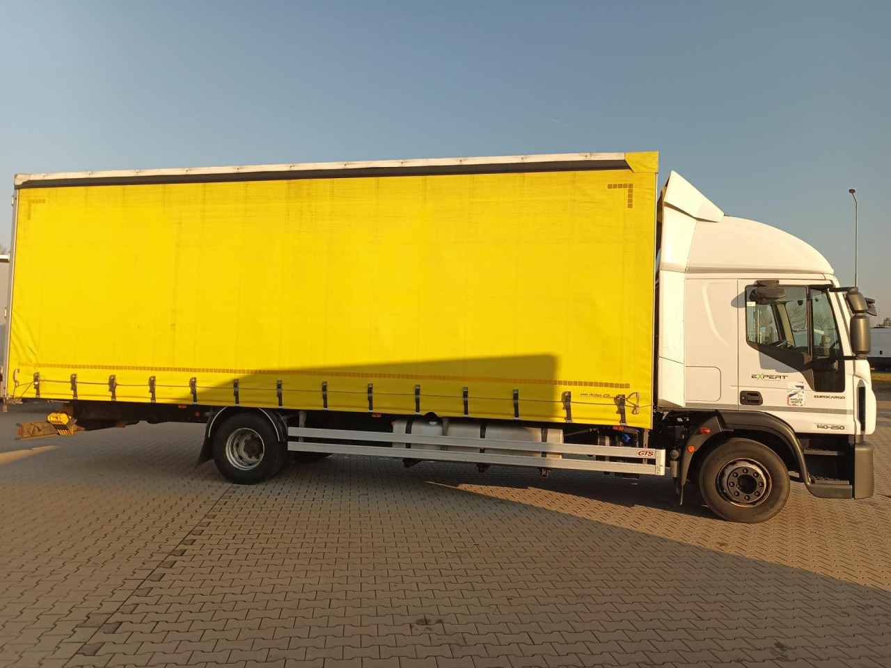 Truk flatbed IVECO Eurocargo 140E25P: gambar 9