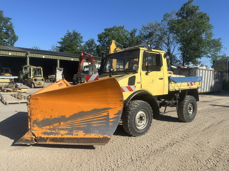 Mercedes-Benz Unimog U 1000 32.883km // ORIGINAL MILEAGE - Truk bajak salju: gambar 1 Mercedes-Benz Unimog U 1000 32.883km // ORIGINAL MILEAGE - Truk bajak salju: gambar 1