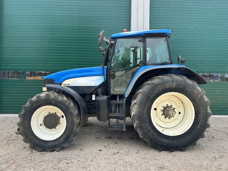 New Holland TM 190 - Traktor: gambar 3 New Holland TM 190 - Traktor: gambar 3