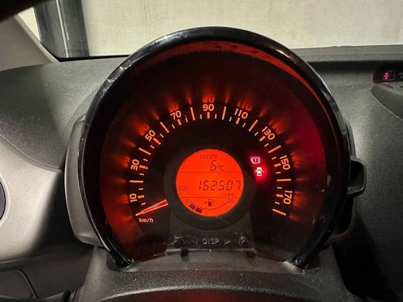 Peugeot 108 1.0 e-VTi Envy - Recent APK - Airco - 5 deurs - Metallic - Hatchback: gambar 5 Peugeot 108 1.0 e-VTi Envy - Recent APK - Airco - 5 deurs - Metallic - Hatchback: gambar 5