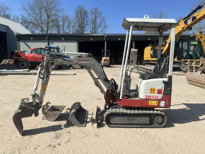 Takeuchi TB 108 3 buckets - Ekskavator mini: gambar 2 Takeuchi TB 108 3 buckets - Ekskavator mini: gambar 2