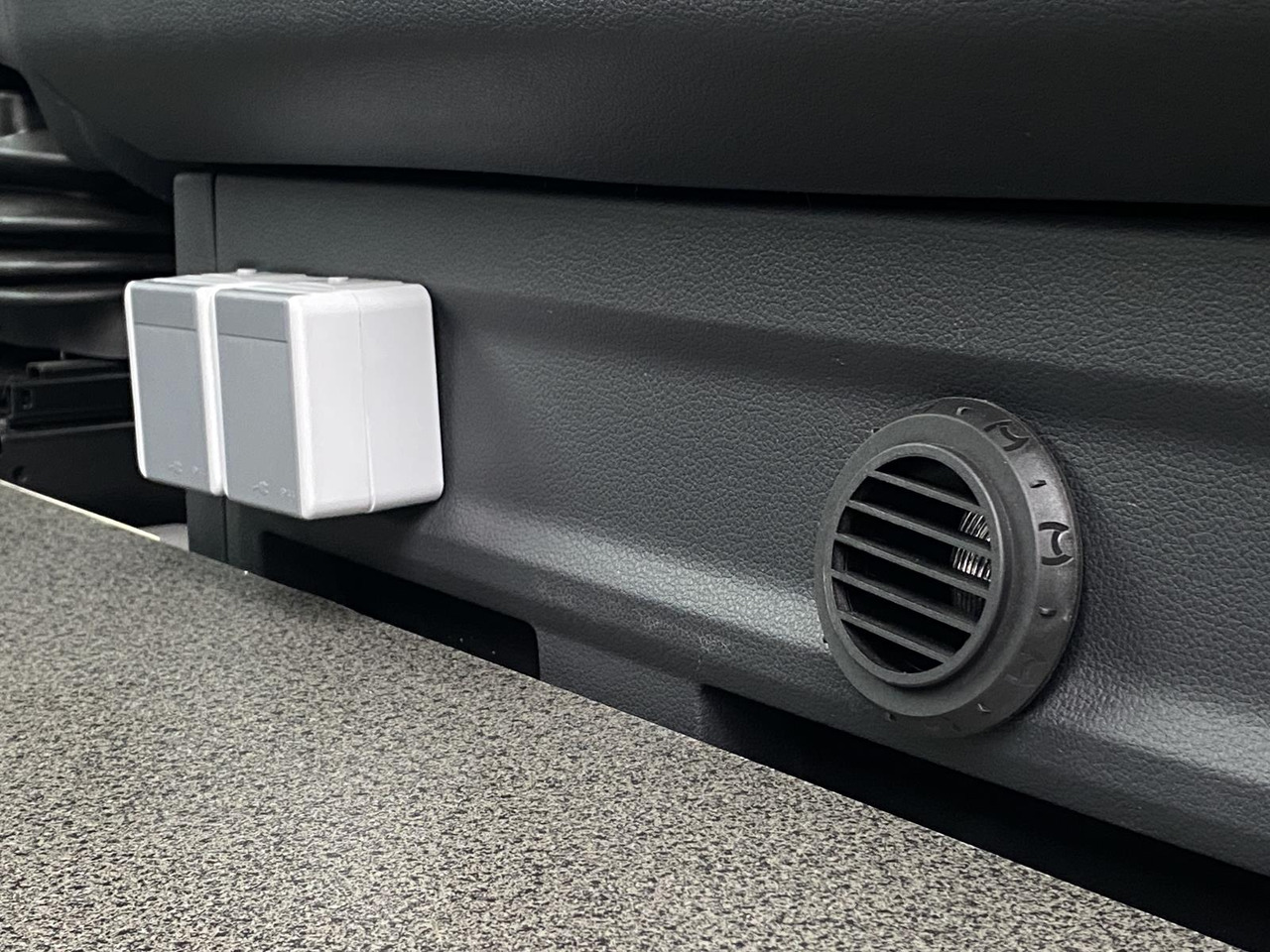 Van penumpang baru MAN TGE L4H3 180KM | SITZBANK ZWEITE REIHE + FLEXMO EINRICHTUNG: gambar 8 Van penumpang baru MAN TGE L4H3 180KM | SITZBANK ZWEITE REIHE + FLEXMO EINRICHTUNG: gambar 8