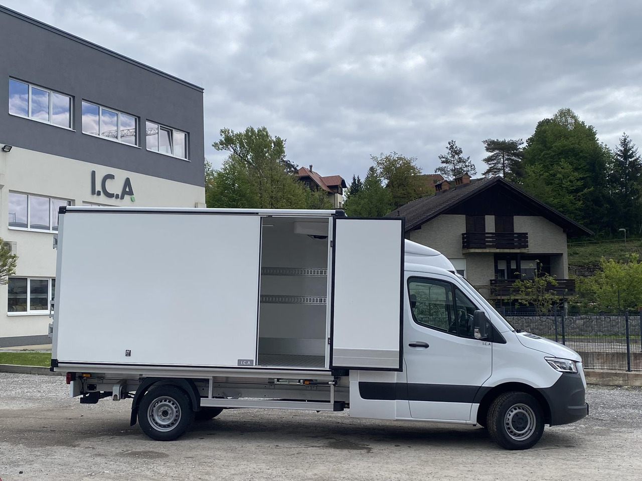 MERCEDES BENZ SPRINTER 317 CDI | DOPPELREGIME TIEFKÜHLKOFFER + BACKSLEEPER - Van berpendingin: gambar 4 MERCEDES BENZ SPRINTER 317 CDI | DOPPELREGIME TIEFKÜHLKOFFER + BACKSLEEPER - Van berpendingin: gambar 4