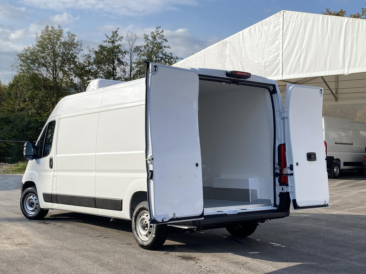 PEUGEOT BOXER L3H2 180PS CONFORT 335 / FRISCHDIENST BIS 0 + XARIOS 300 12-230V - Van berpendingin: gambar 5 PEUGEOT BOXER L3H2 180PS CONFORT 335 / FRISCHDIENST BIS 0 + XARIOS 300 12-230V - Van berpendingin: gambar 5