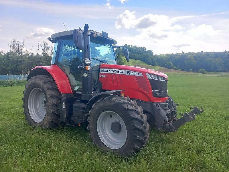 Massey Ferguson MF 6714 S Dyna-VT - Traktor: gambar 1 Massey Ferguson MF 6714 S Dyna-VT - Traktor: gambar 1