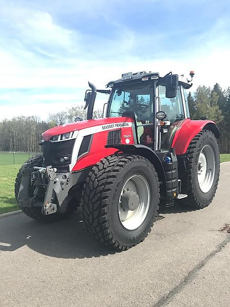 Massey Ferguson MF 7S210 Dyna-VT - Traktor: gambar 1 Massey Ferguson MF 7S210 Dyna-VT - Traktor: gambar 1