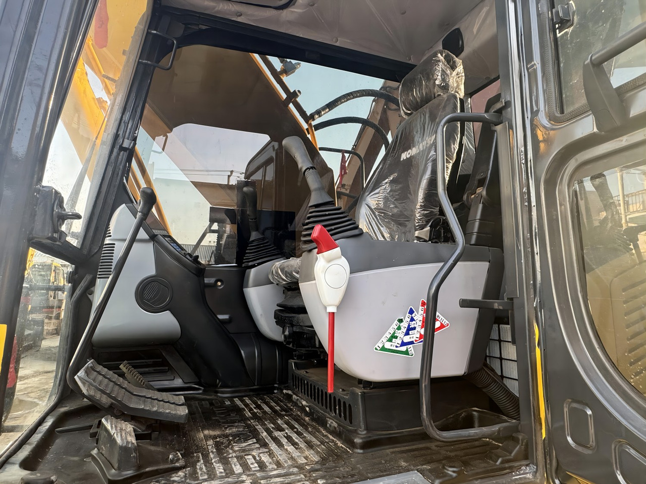 Ekskavator perayap Komatsu PC220 PC220-8MO PC210 PC200 20 Ton Hydraulic Crawler Slightly Used Excavator: gambar 6 Ekskavator perayap Komatsu PC220 PC220-8MO PC210 PC200 20 Ton Hydraulic Crawler Slightly Used Excavator: gambar 6