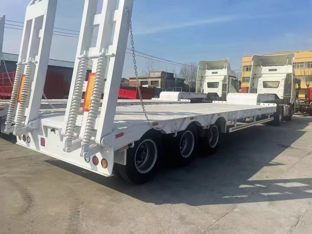 ZHICHENG Semi Flat Bed Low Bed Lowboy bed truck in New or Used Condition and various Size for Sale - Semi-trailer low bed: gambar 2 ZHICHENG Semi Flat Bed Low Bed Lowboy bed truck in New or Used Condition and various Size for Sale - Semi-trailer low bed: gambar 2