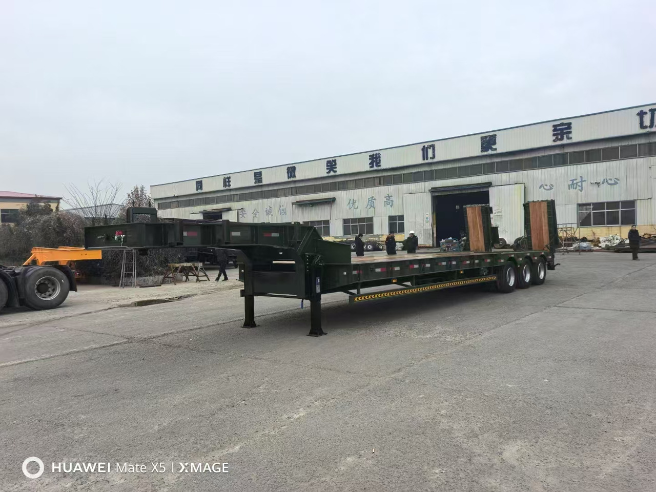 ZHICHENG Semi Flat Bed Low Bed in Length 8-16m with 3 4 Axles - Semi-trailer low bed: gambar 3 ZHICHENG Semi Flat Bed Low Bed in Length 8-16m with 3 4 Axles - Semi-trailer low bed: gambar 3