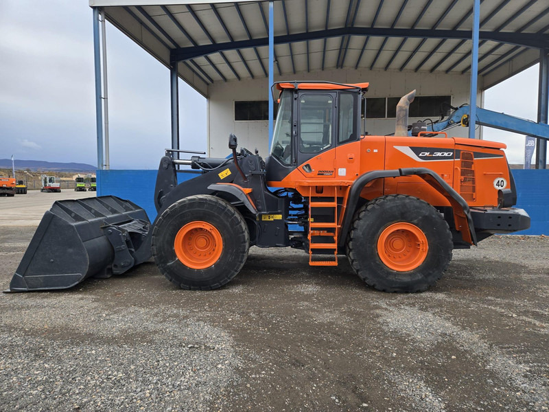 Doosan DL300-5 - Wheel loader: gambar 1 Doosan DL300-5 - Wheel loader: gambar 1