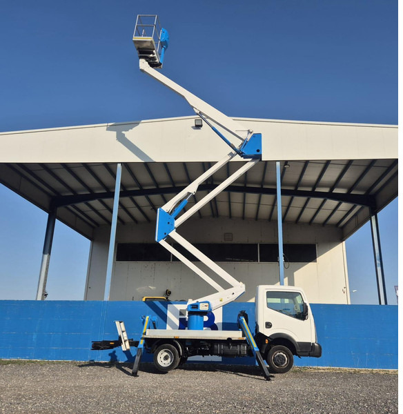 Truk, Truk derek Nissan CABSTAR 35.12 SOCAGE DA320: gambar 8