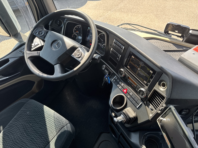 Mercedes-Benz Actros 1848 LS GIGA SPACE Lowliner - Tractor head: gambar 4 Mercedes-Benz Actros 1848 LS GIGA SPACE Lowliner - Tractor head: gambar 4