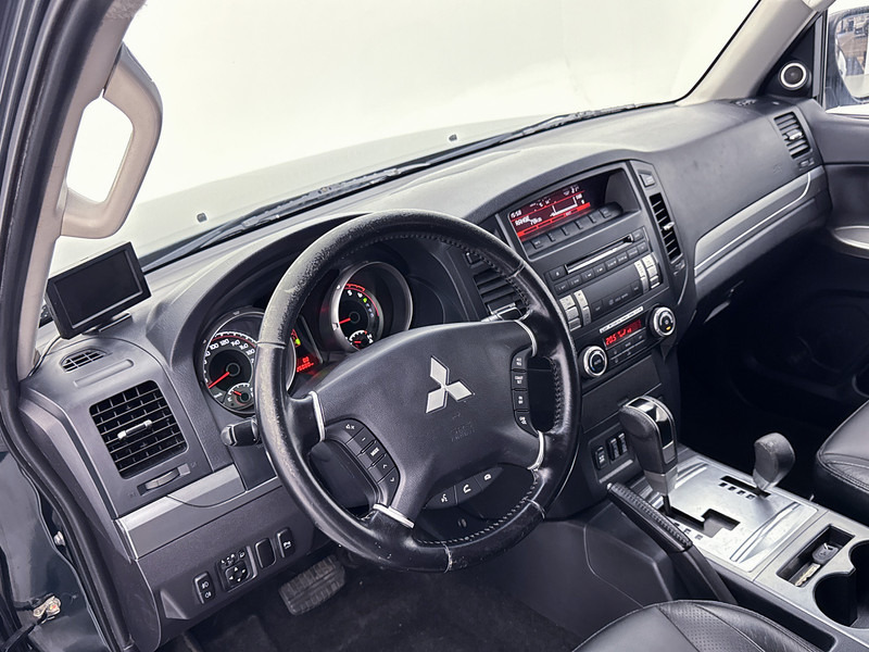 Mitsubishi Pajero 3.2 DI-D Instyle High Roof Van Grijs kenteken Automaat Climate control Trekhaak 3000KG - Van pengiriman: gambar 5 Mitsubishi Pajero 3.2 DI-D Instyle High Roof Van Grijs kenteken Automaat Climate control Trekhaak 3000KG - Van pengiriman: gambar 5